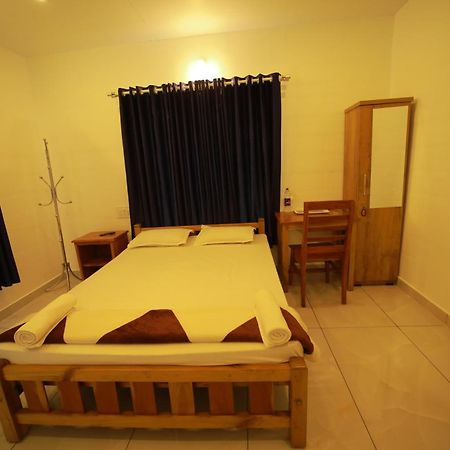 Prakruthi Residency Munroeisland Apartamento Mundrothuruth Exterior foto