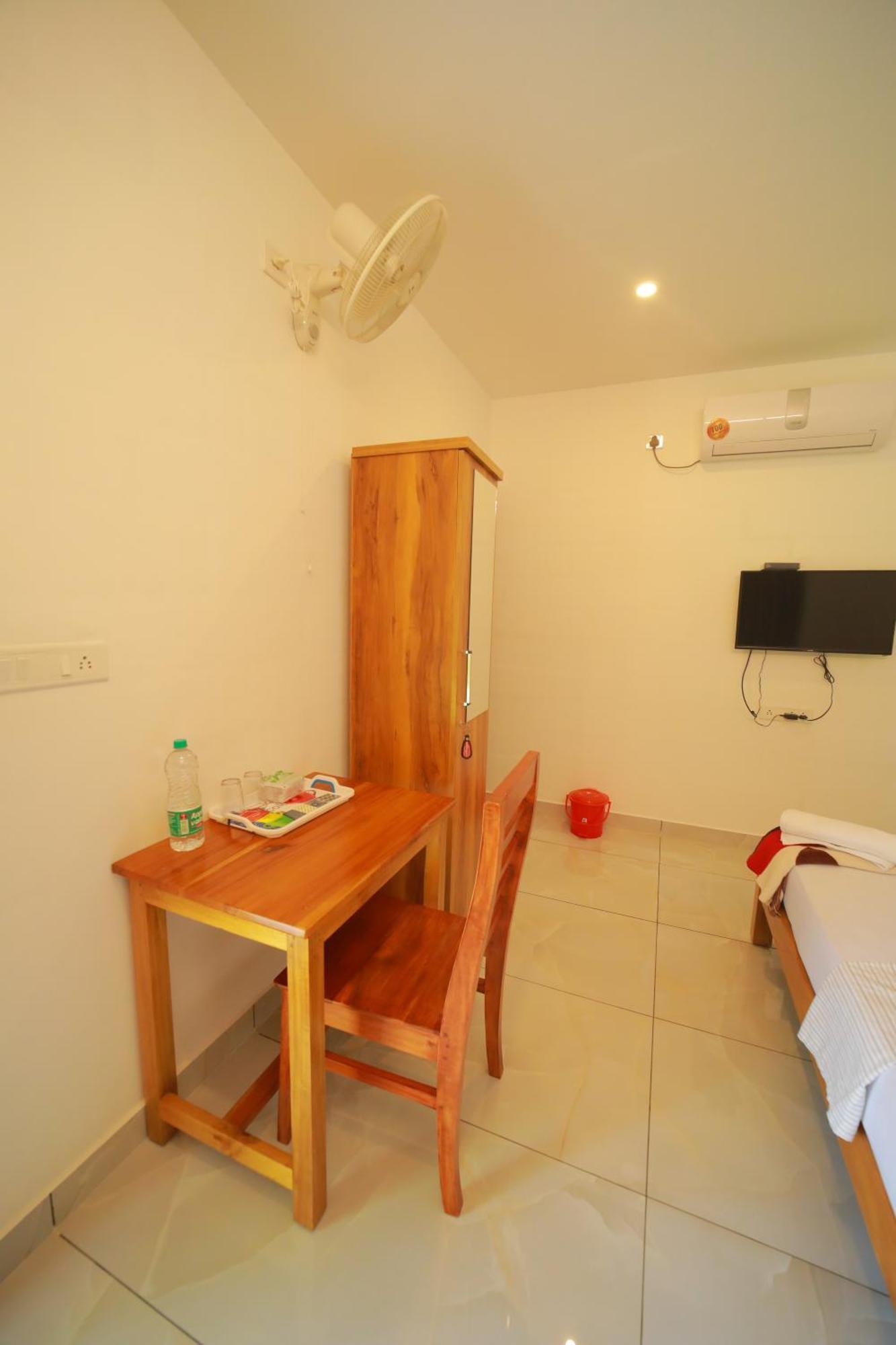 Prakruthi Residency Munroeisland Apartamento Mundrothuruth Exterior foto