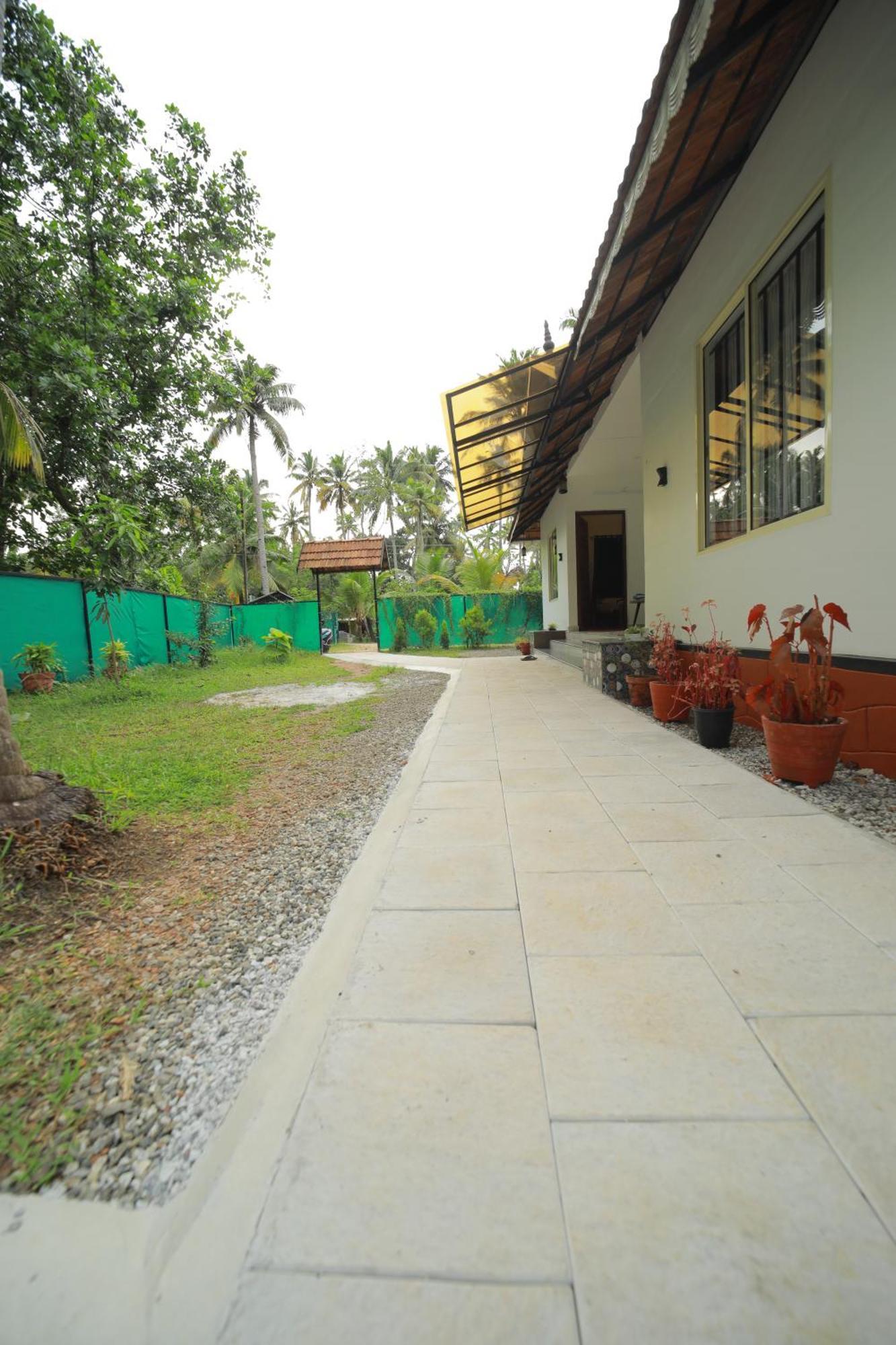 Prakruthi Residency Munroeisland Apartamento Mundrothuruth Exterior foto